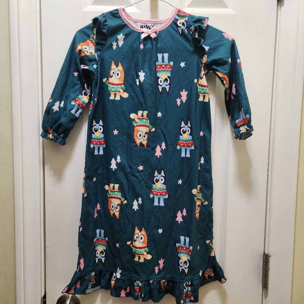 3 Disney Gowns & 1 Bluey Gown, Size 4, Total 3 Gowns - Picture 8 of 16